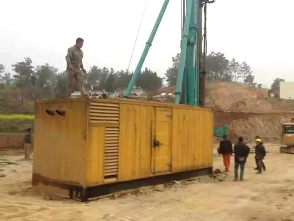 红旗如何判断水冷式机油散热器密封件是否需要更换？